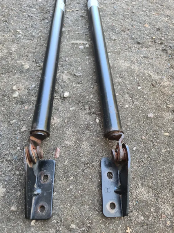 Амортизаторы багажника Kia Clarus