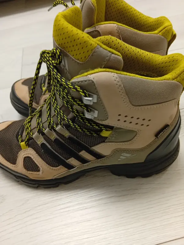 продам кроссовки