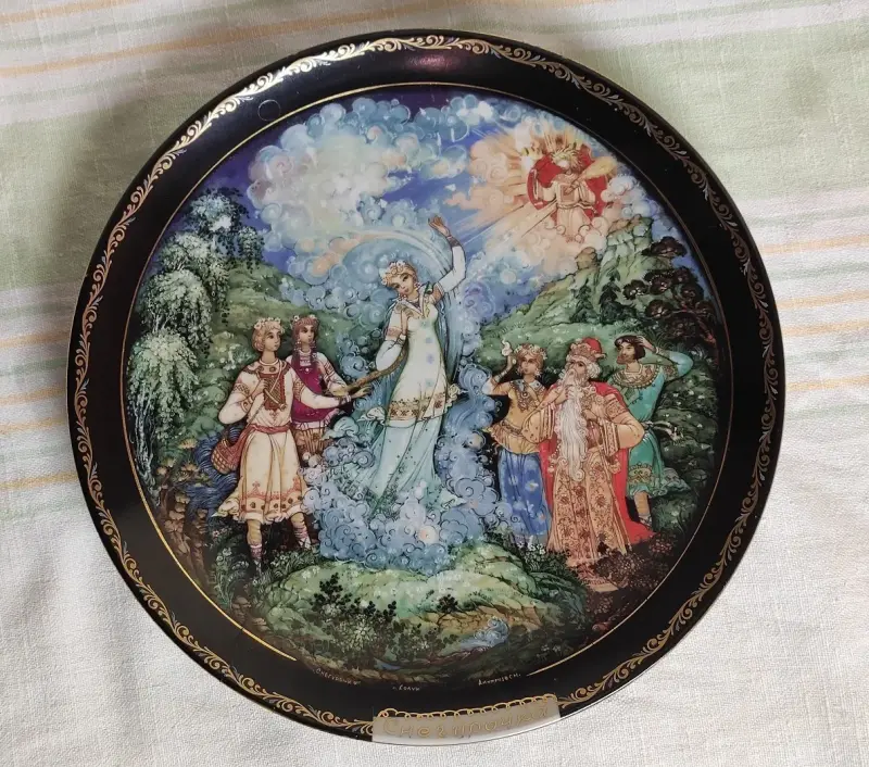 Тарелка Финал любви Холуйской лаковой миниатюры