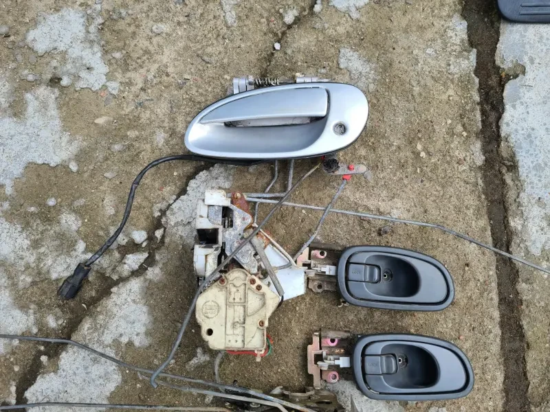 Ручка наружная передняя левая Kia Clarus