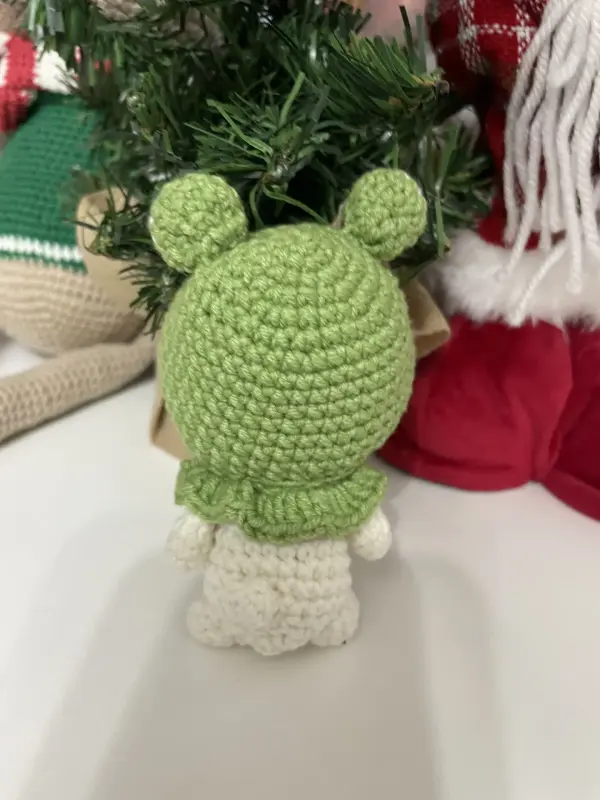 Котик в шапочке лягушка