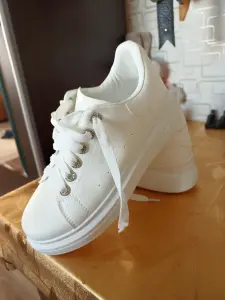 Женские кроссовки