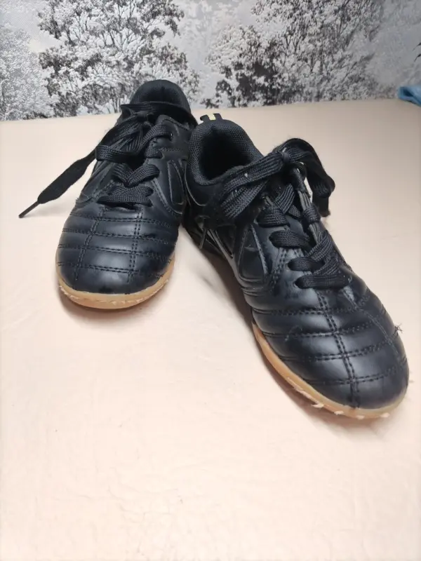 Футзалки, бутсы, кроссовки