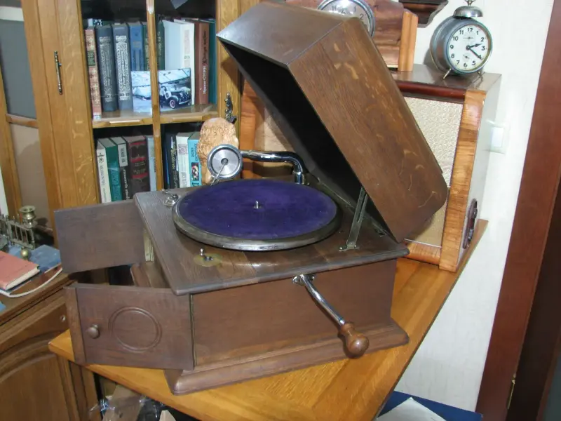 Графанола ( патефон ) Bella .1927 г..