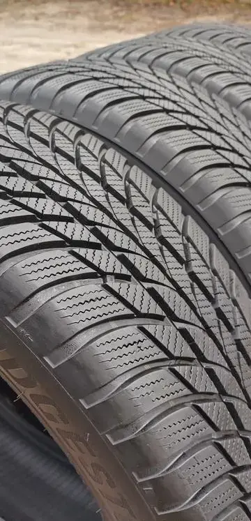 Зимние шины BRIDGESTONE 215/65 R17 (4 шт.)