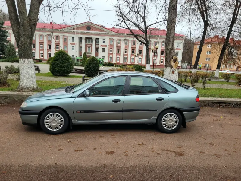 Рено лагуна 1 лифтбек 2.0i