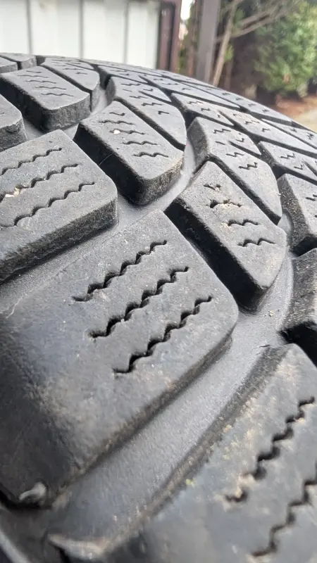 Резина зимняя с дисками 205/55r16Dayton