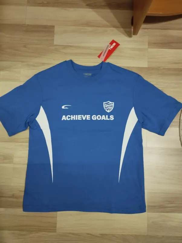 Футболка р-р 48(M)- 50(L)-новая.