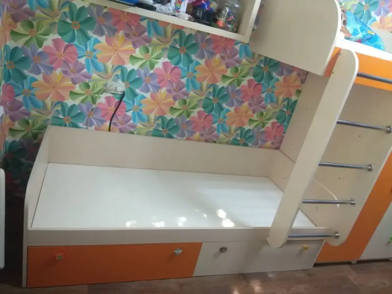 Двухъярусная кровать + стол