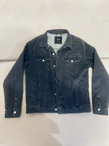 Джинсовка ZARA размер XL, цвет графит, в хорошем состоянии