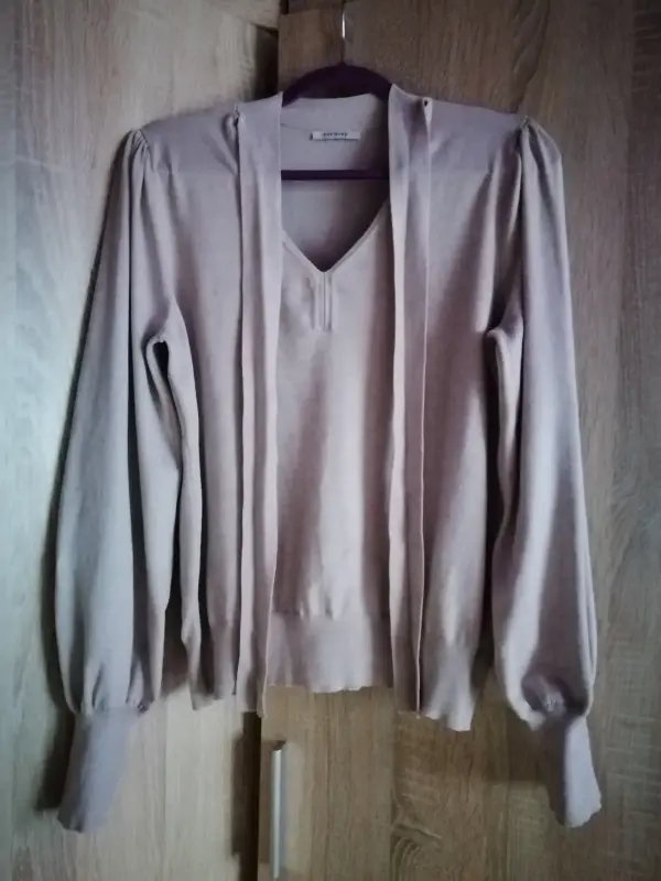 Красивая новая блуза из вискозы