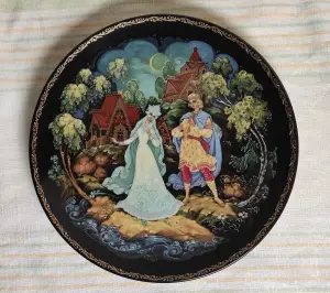 Тарелка «Песня любви» Холуйской лаковой миниатюры