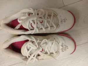 продам кроссовки