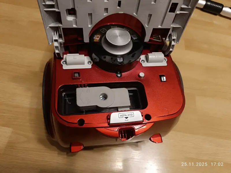 Пылесос Samsung SC 6260. Мощность 2000 вт.