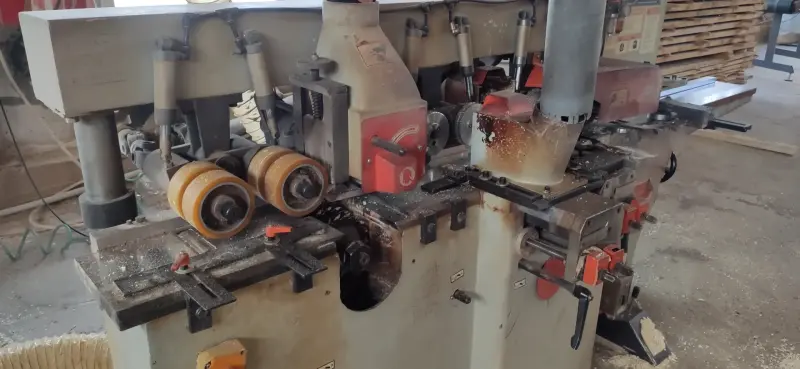 Четырехсторонний строгальный станок