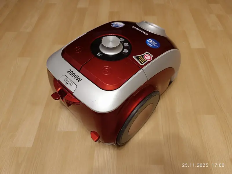 Пылесос Samsung SC 6260. Мощность 2000 вт.