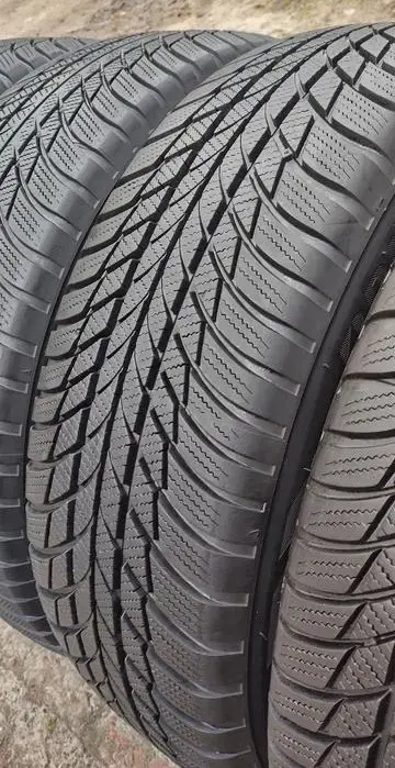 Зимние шины BRIDGESTONE 215/65 R17 (4 шт.)
