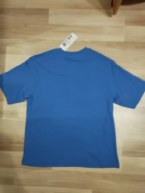 Футболка р-р 48(M)- 50(L)-новая.