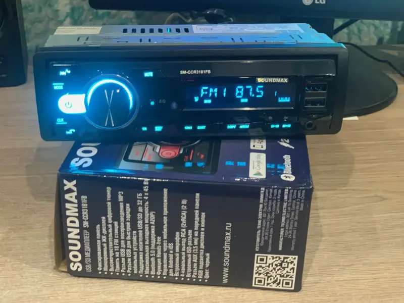 USB-магнитола Soundmax SM-CCR3181FB блютуз