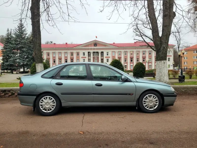 Рено лагуна 1 лифтбек 2.0i