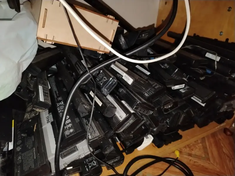 Нерабочие аккумуляторные батареи от ноутбуков