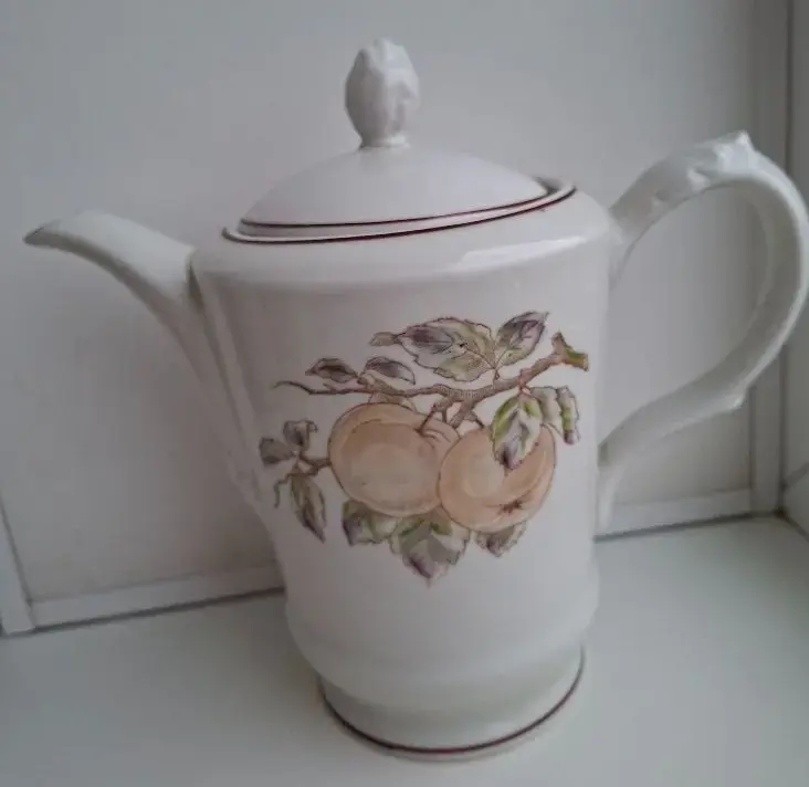 Чайник фарфоровый
