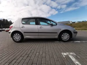 Автомобиль Peugeot