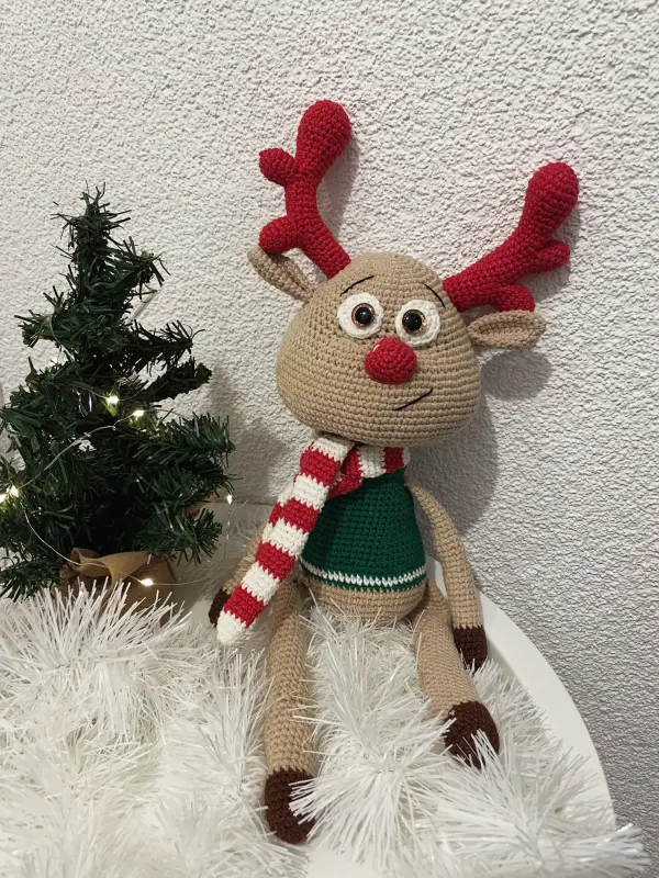 Олень вязаный