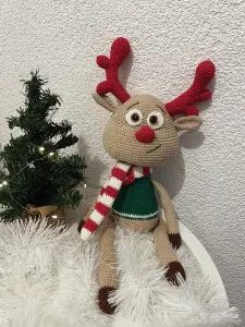 Олень вязаный
