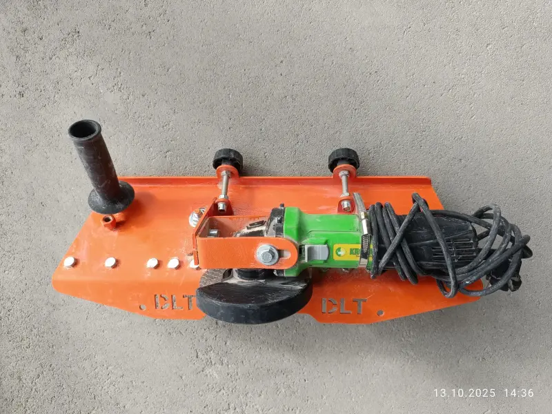 Заусовщик для запила плитки под 45 градусов фирма DLT с пылеотводом.