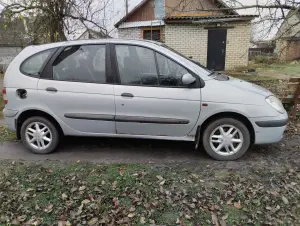 Машина Рено