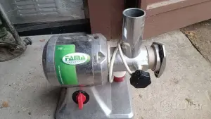 Мясорубка Fama TS12(FTS106E)