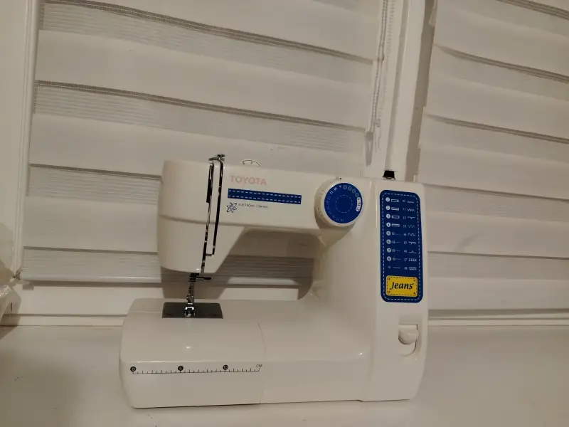 Швейная машина Toyota jeans