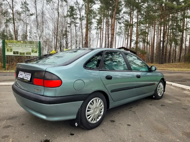 Рено лагуна 1 лифтбек 2.0i