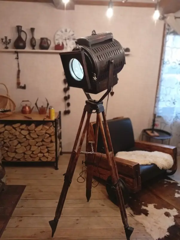 Прожектор светильник лофт на треноге штативе