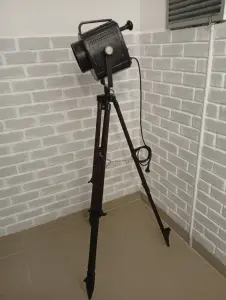 Светильник прожектор лофт на треноге штативе