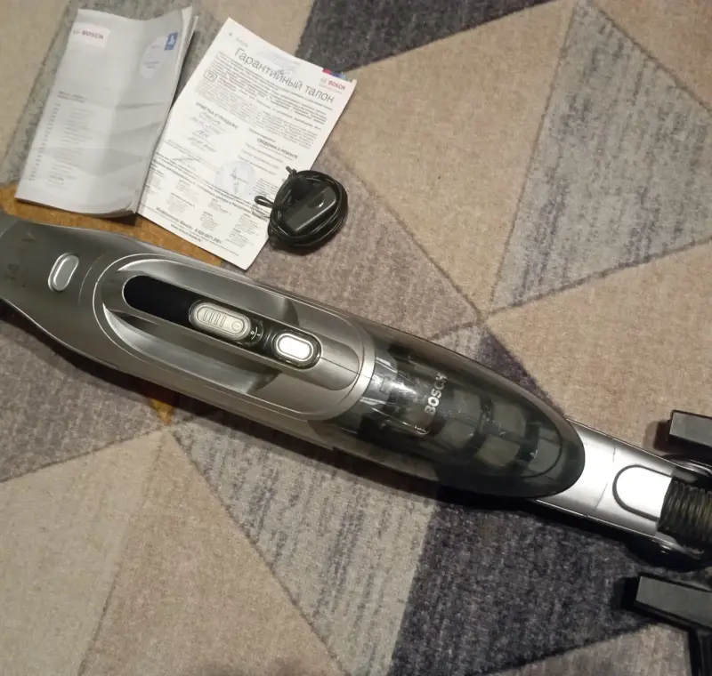 Вертикальный пылесос Bosch BBHL21435 (треснула ручка)