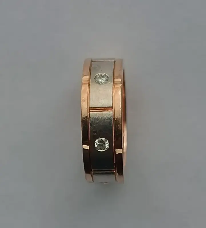 Кольцо с бриллиантами.