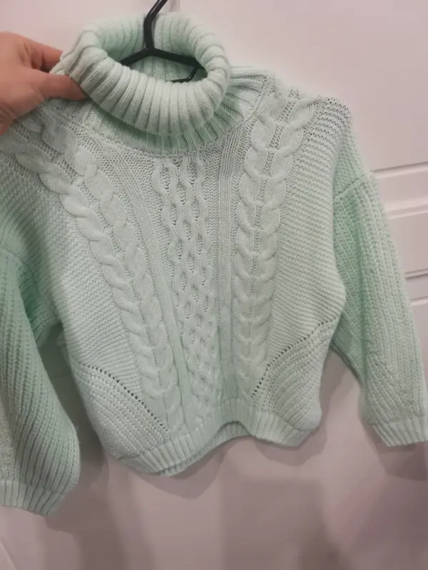 Свитер на девочку 6-7 лет