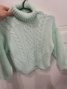 Свитер на девочку 6-7 лет