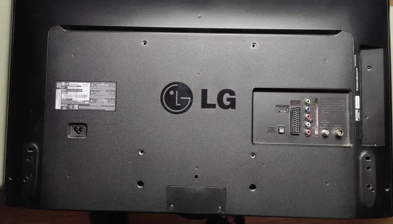 Телевизор LG 32LB552U неисправен