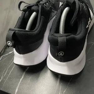 Nike Juniper Train кроссовки