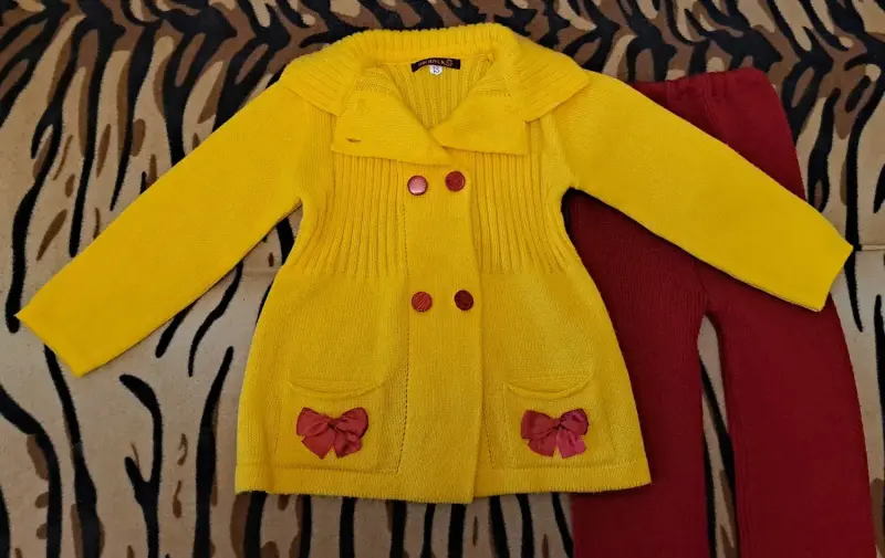 Костюм желто-красный на 5-6лет, р.122 , вязаный, б.у