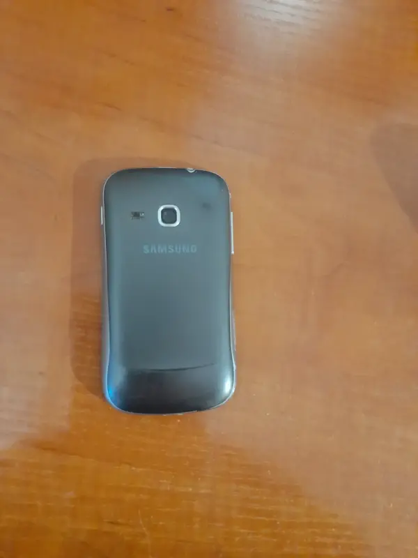 Мобильный телефон