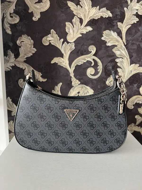 Сумка Guess
