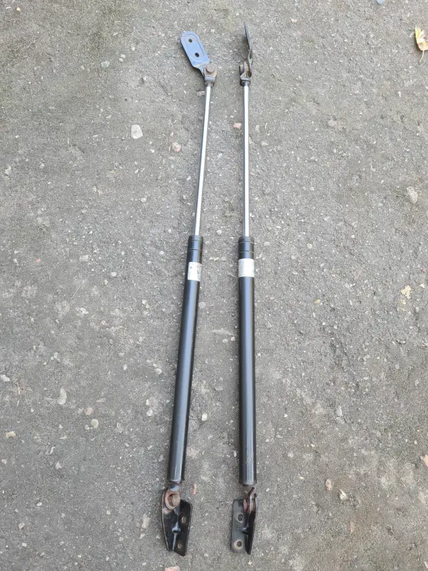 Амортизаторы багажника Kia Clarus