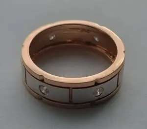 Кольцо с бриллиантами.