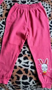 Пижамка-костюм красный с зайчихой на девочку 4-6лет, р.110-116, б.у пару раз, как новый