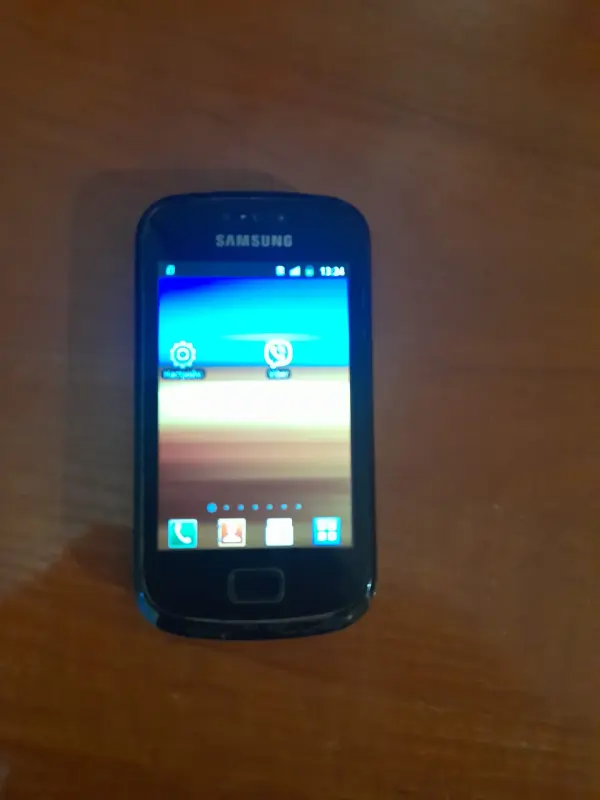 Мобильный телефон