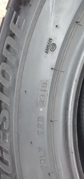 Зимние шины BRIDGESTONE 215/65 R17 (4 шт.)